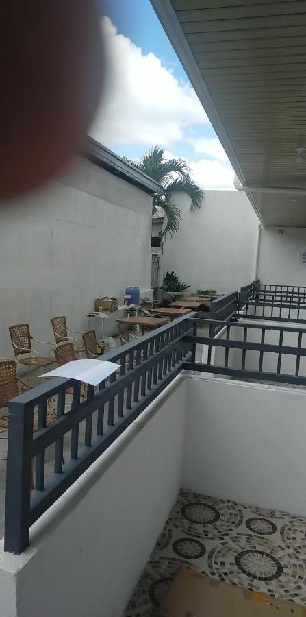 آنغلوس __Aplaridel Inn Suites__ المظهر الخارجي الصورة