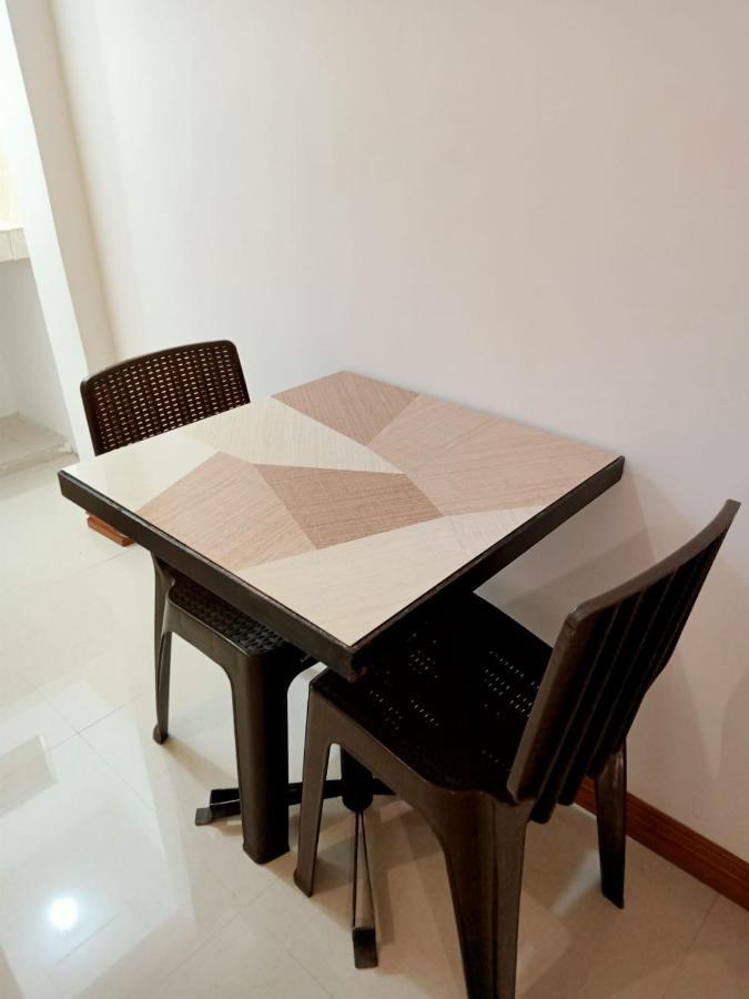 آنغلوس __Aplaridel Inn Suites__ المظهر الخارجي الصورة