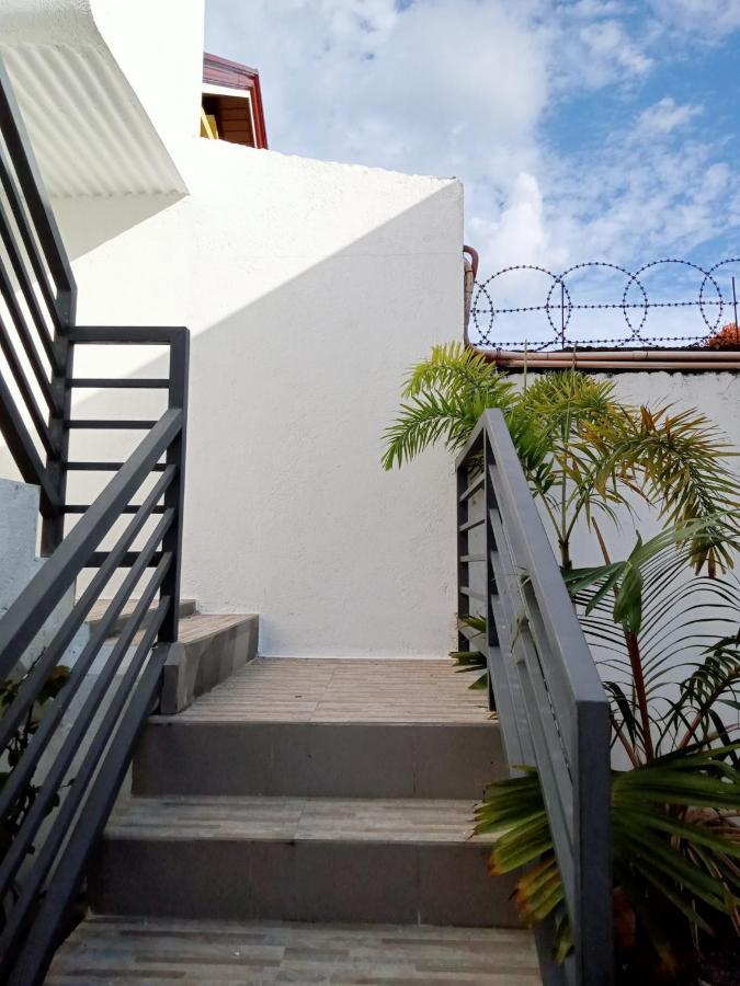 آنغلوس __Aplaridel Inn Suites__ المظهر الخارجي الصورة