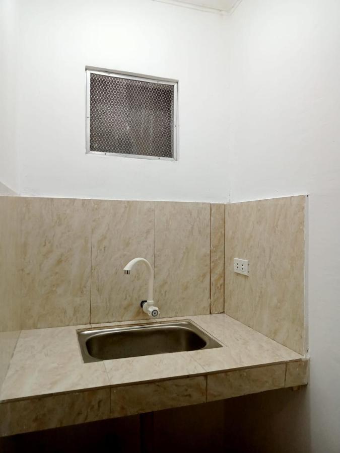 آنغلوس __Aplaridel Inn Suites__ المظهر الخارجي الصورة