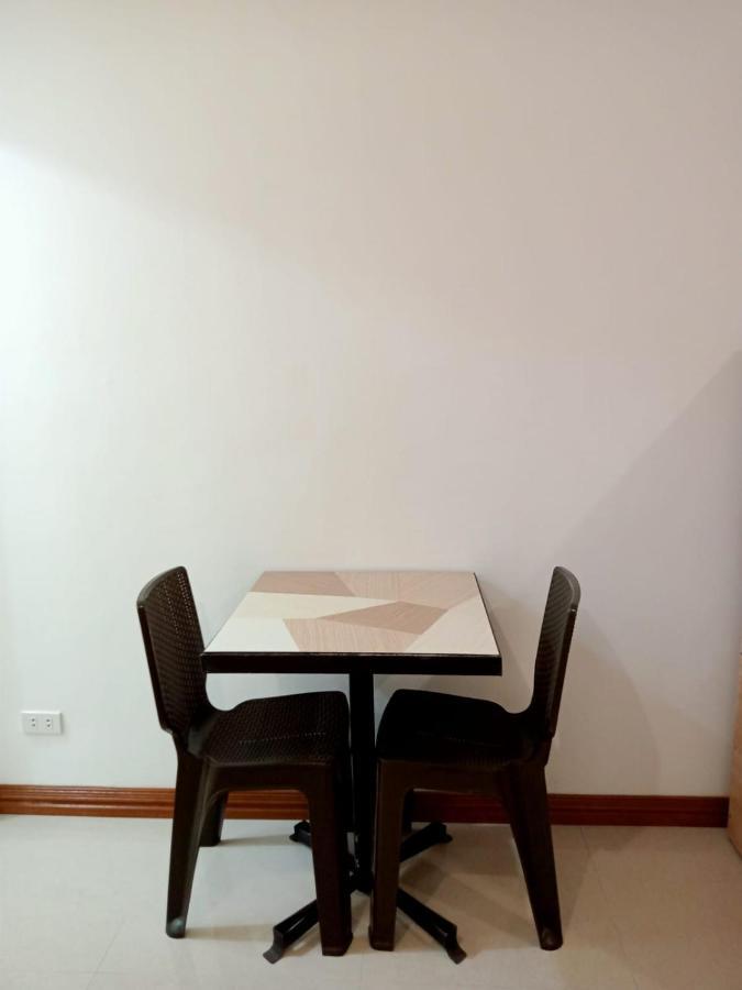 آنغلوس __Aplaridel Inn Suites__ المظهر الخارجي الصورة
