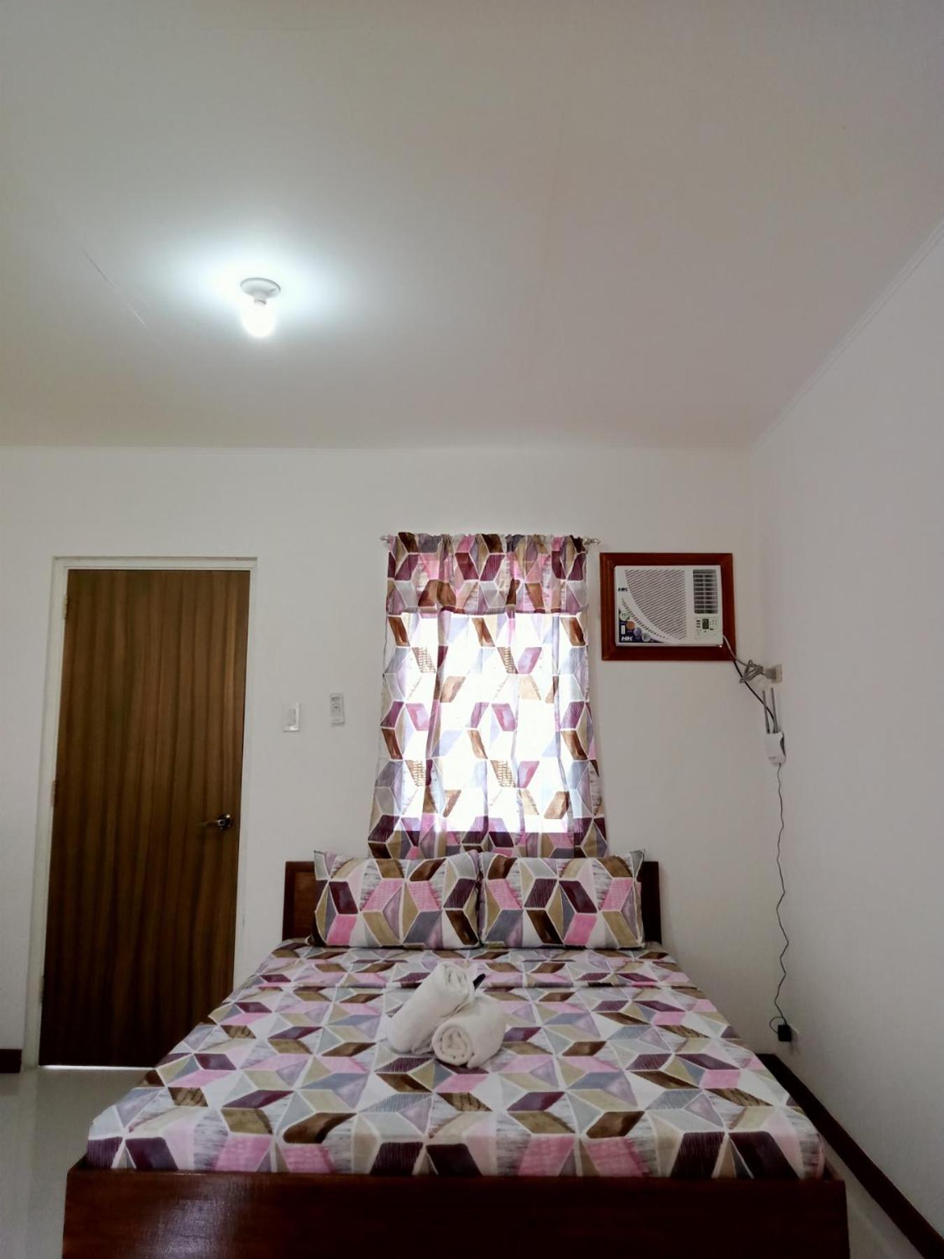 آنغلوس __Aplaridel Inn Suites__ المظهر الخارجي الصورة
